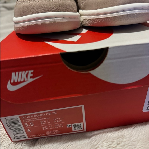 Nike Women’s Dunk Low SE - Picture 3 of 9